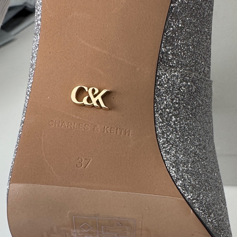 Charles & Keith THE BRIDAL COLLECTION
Glitter Gem-Embellished Pumps Size 7 New - Picture 6 of 6